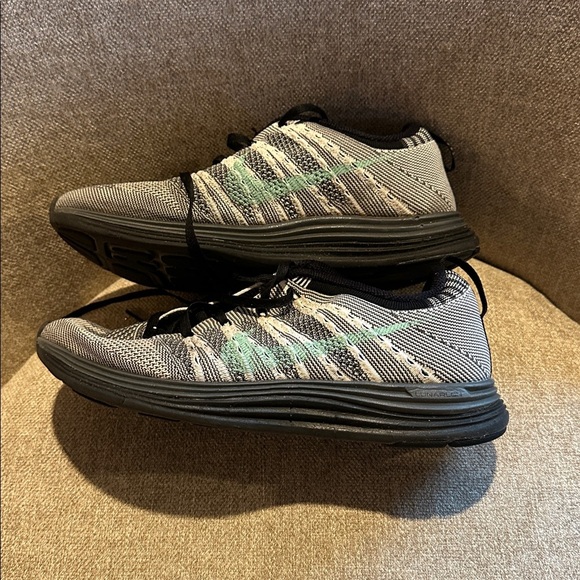 Nike Black and Gray Running Shoes - Picture 2 of 3